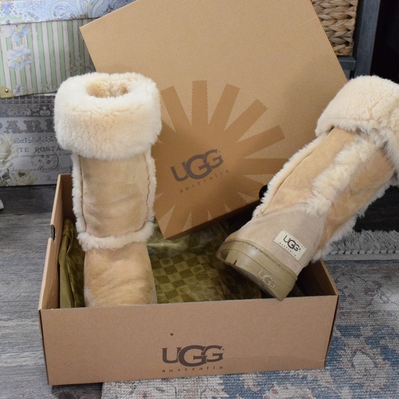 UGG Shoes - UGG Boots "Sundance" sand with sherpa trim